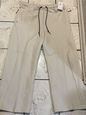 New Nike Tech Fleece Loose-Fit Open Hem Pants Light Bone Mens Size XL HV6541-072